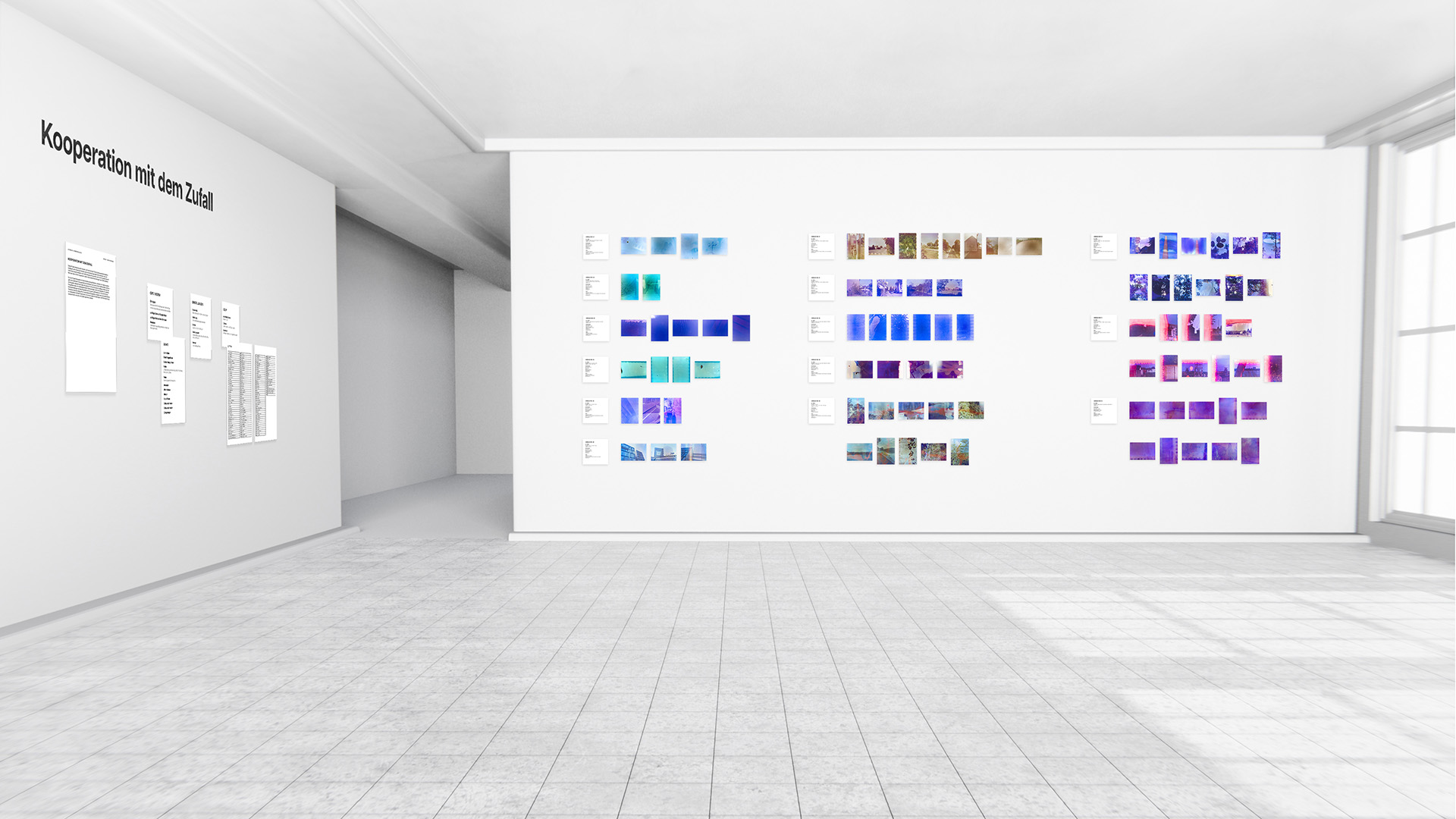 Mockup eines Ausstellungsraums mit postkartengroßen Ausdrucksreihen an einer Wand. An der angrenzenden Wand befindet sich der Projekttitel „Kooperation mit dem Zufall“ sowie erklärende Texte zum Konzept.